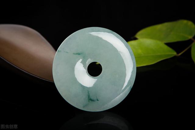 翡翠的种水八个等级哪个好，翡翠种水等级从高到低怎么区分