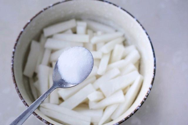泡萝卜的腌制方法，泡萝卜的做法甜酸脆不坏