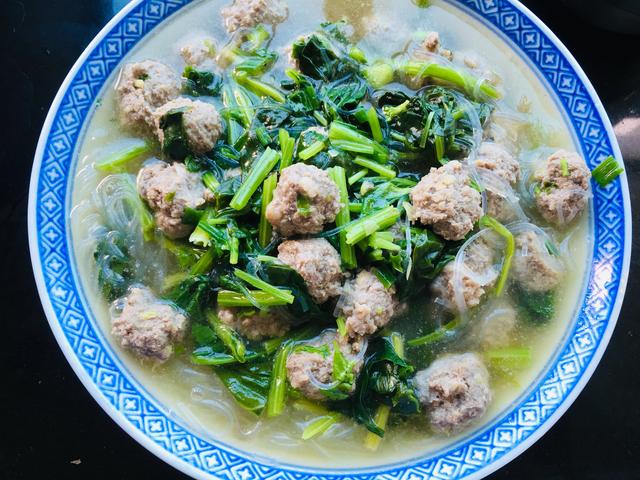 家常牛肉丸子的做法，牛肉丸子的家常做法（做汤涮火锅绝了）