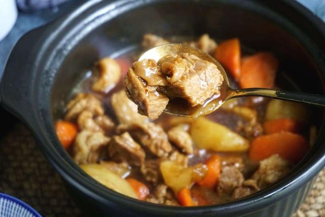 煮肉什么时候放盐，炖牛肉放盐什么时候合适（不管炖啥肉不要提前放盐）