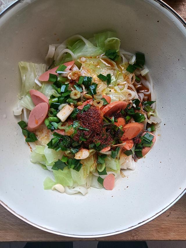 油泼菠菜面正宗做法陕西，懒人版陕西油泼面