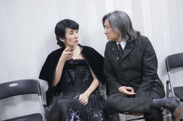 吴君如为什么不领证，恋爱23年不结婚有孩子也分居