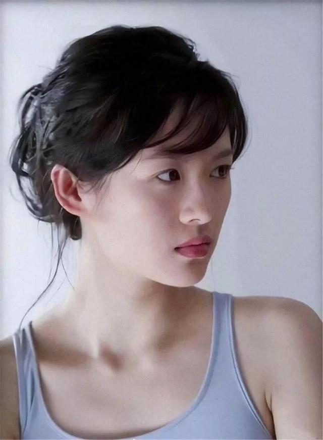 章子怡官宣怀二胎后汪峰首露面，汪峰现身月子中心探望