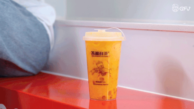 新场街茶屿水果茶，超巨型红色水果茶城堡