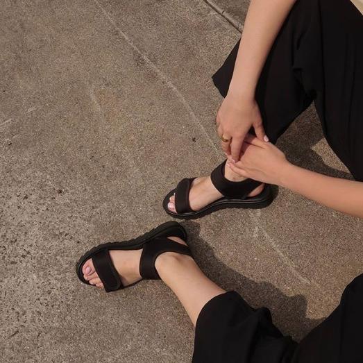 今年夏季流行哪款凉鞋，今年夏天超流行的3类凉鞋