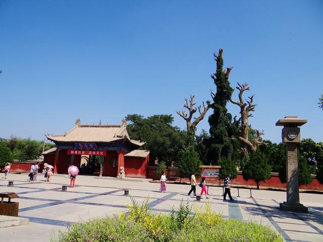 武威雷台汉墓穹窿顶，马踏飞燕横空出世