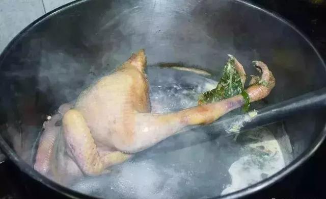 缽缽雞怎么做最簡單，裝進了青、白、黃各色菜
