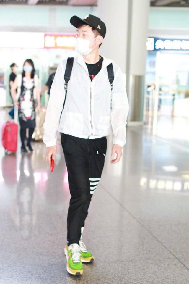 47歲任泉不顯老！現身機場還像「奶油小生」，穿休閒裝看不出年紀 娛樂八卦吃瓜 第5张
