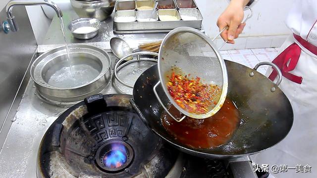 水煮肉片正宗做法，美味又好吃的水煮肉片教程（舌尖火辣比毛血旺过瘾）
