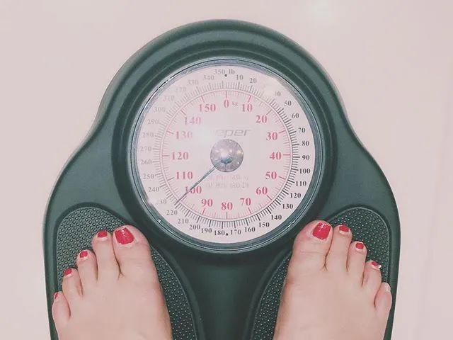 肥胖图片女搞笑图片(肥胖图片搞笑卡通图片 女孩)