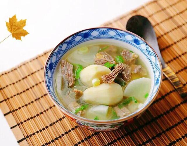 萝卜土豆牛肉汤的家常做法，煲一锅牛肉萝卜芋头汤