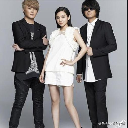 飞儿乐队主唱被踢原因，飞儿乐队主唱为什么被踢出（飞儿乐团女主唱Faye含泪回应被踢走）