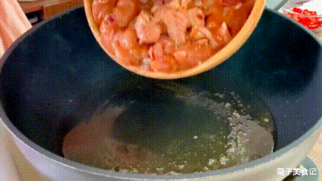 辣椒炒鸡腿肉怎么炒好吃又嫩，教你在家做快手小炒