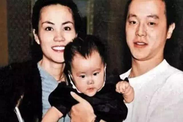 窦唯有过几次婚姻共生几个儿女，49岁窦唯和自己铁粉三婚俗掉了