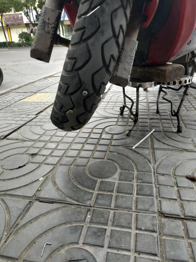 怎么补电动车真空胎，这才是补电动车真空胎最简单的方法