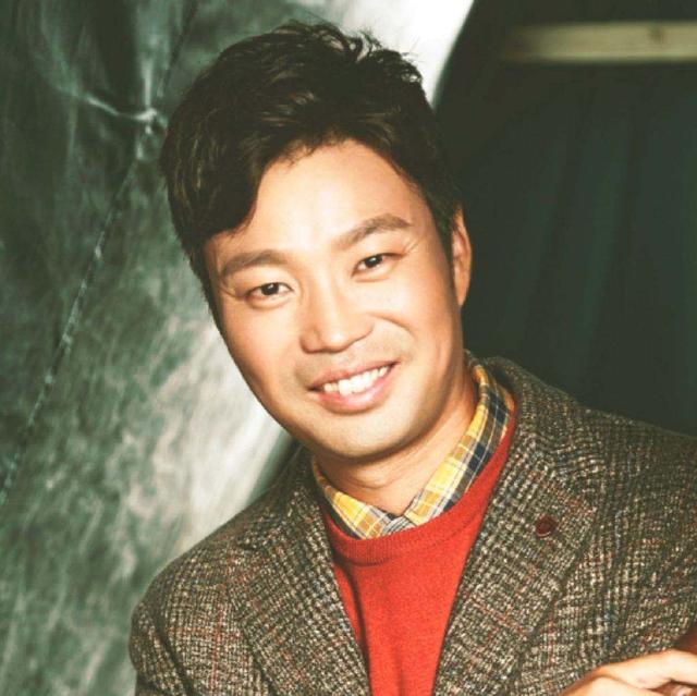 王迅前妻是谁，王迅曾为90后嫩妻抛弃同患难的糟糠之妻