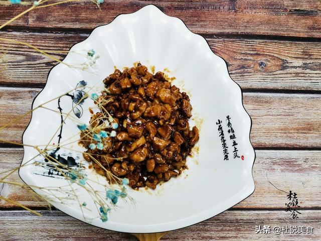 宫爆鸡丁的正宗做法，鲁菜宫保鸡丁最正宗的做法（大厨教你宫保鸡丁的正宗做法）