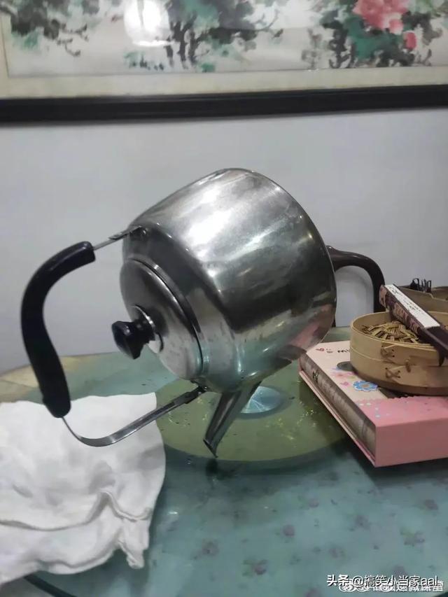 听说全网的扫把都可以自己立起来了，扫把的使用方法教程