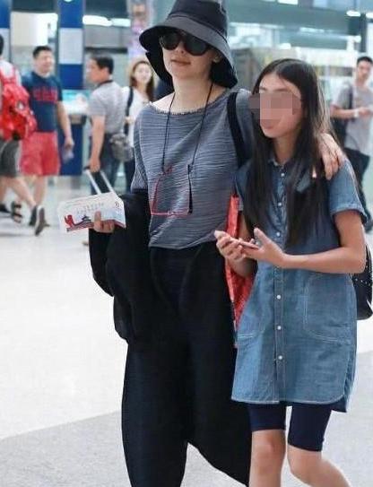 冯小刚得了什么病，冯小刚因何得了白癜风（移民风波后的冯小刚现身）