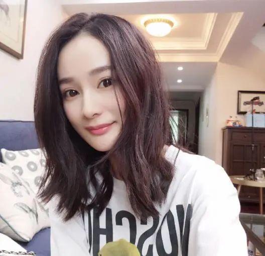 杨幂替身卓亨瑜微博号，杨幂替身卓亨瑜微博晒近照