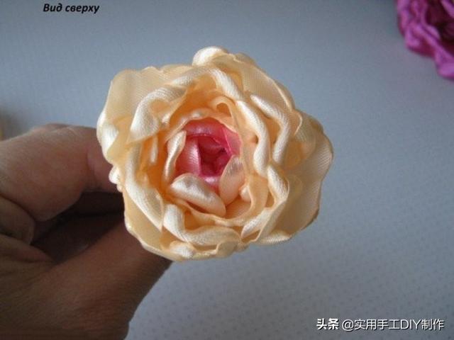 礼品包装丝带花的做法,礼物包装丝带花朵打法图解
