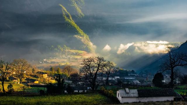 香格里拉地理位置介绍，香格里拉 美景如画