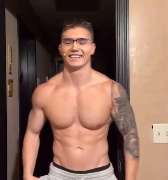 全网主播挑战肌肉金轮,旭旭宝宝对战诸葛大力 全网主播挑战肌肉金轮,旭旭宝宝对战诸葛大力