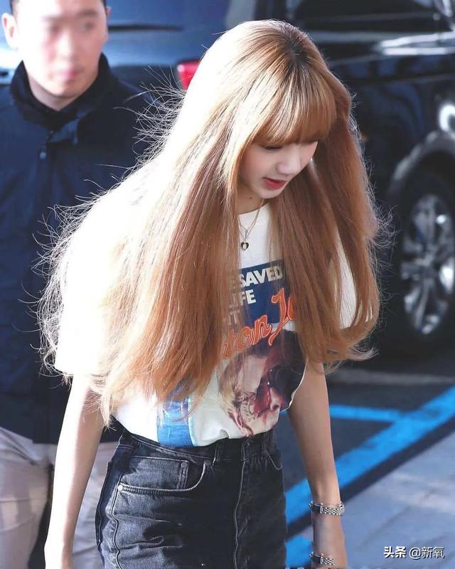 hold姐素颜，lisa素颜丑照（台湾演员Hold姐谢依霖自己剪脐带）