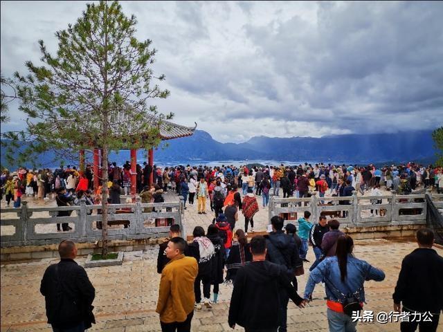 泸沽湖详细介绍，那些藏在春日里的诗意美景