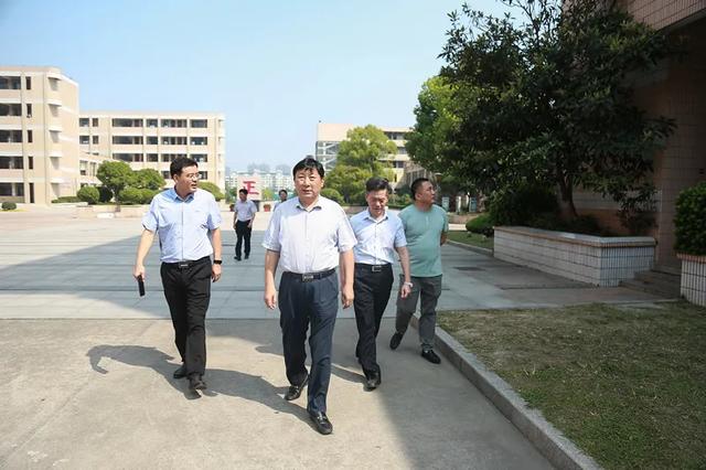 教师慰问一线教育工作者，省委教育工委、省教育厅走访慰问一线教育工作者