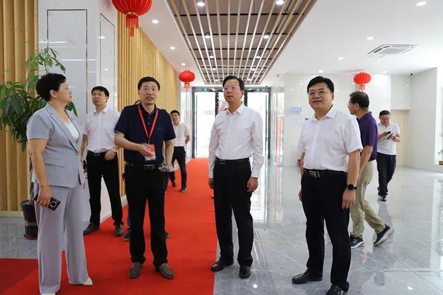 教师慰问一线教育工作者，省委教育工委、省教育厅走访慰问一线教育工作者