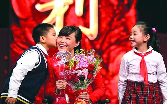 最美教师张丽莉图片，女教师张丽莉个人简历（“最美教师”张丽莉写给孩子的信）