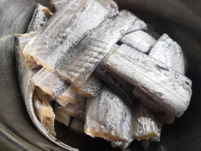 干炸带鱼怎么做又脆又香，干炸带鱼的做法