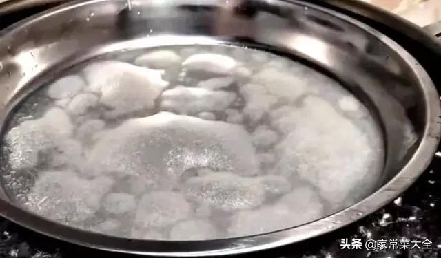 做凉皮最好的方法和技巧，凉皮最简单的做法