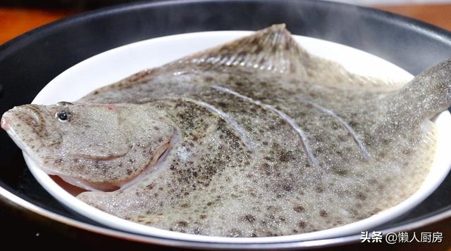 這是清蒸多寶魚的做法，一定要開水上鍋蒸，蒸魚的時候不要抹鹽 熱愛美食 第6张