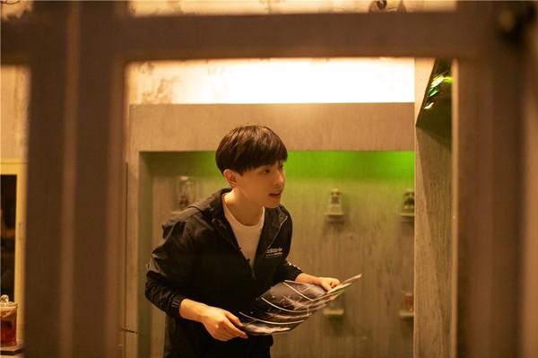 邓伦上过什么综艺，邓伦罕见地露面明显消瘦