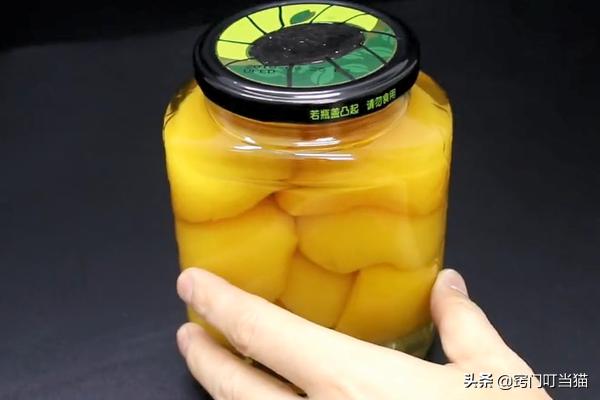 女生开罐头瓶窍门，刚刚才发现罐头盖上的（开罐头瓶的3个小窍门）