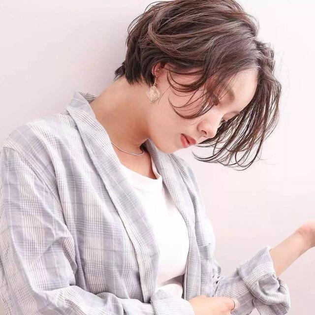 推荐几款女士短发造型，3款适合秋天的短发造型