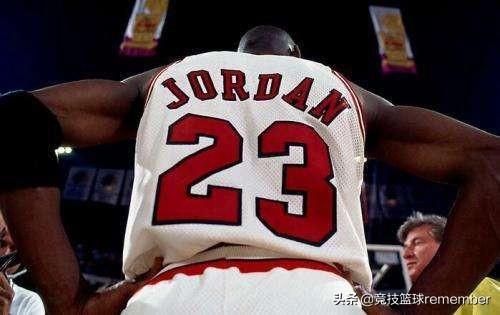 科比是先有24号球衣还是8号球衣，球衣背后的数字