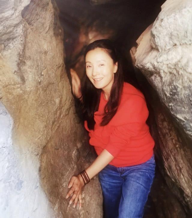 48歲陶虹少女十足！和好友三人扎雙馬尾穿格子裙，老了也不失可愛 娛樂八卦吃瓜 第8张
