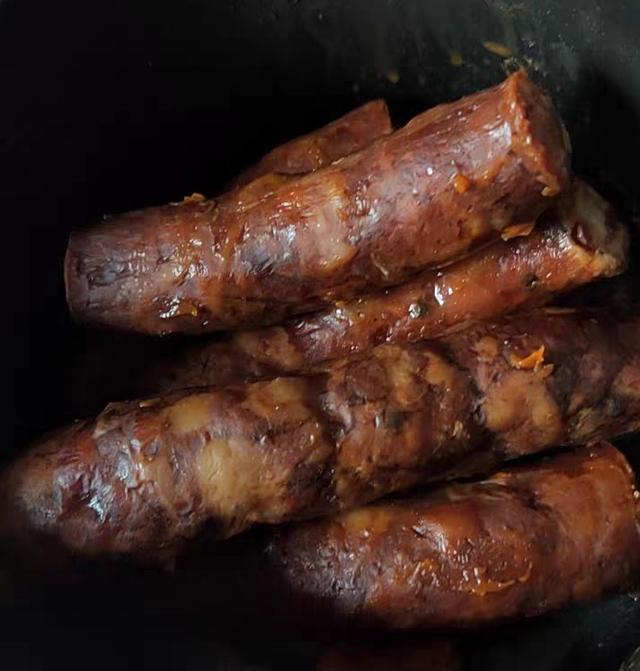 四川腊肠的吃法，四川正宗麻辣腊肠的家常做法（川味腊肠不要直接下锅炒）