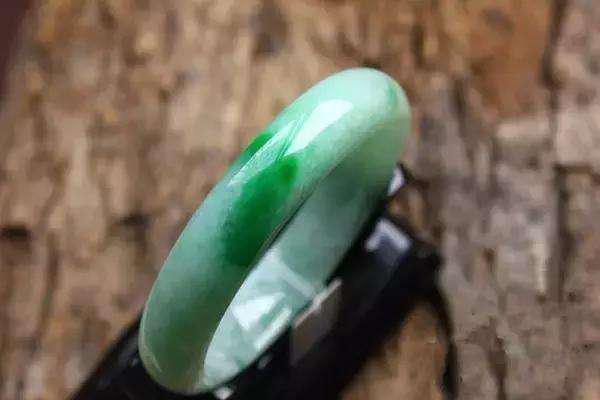 翡翠种水等级划分，翡翠水种的八个等级