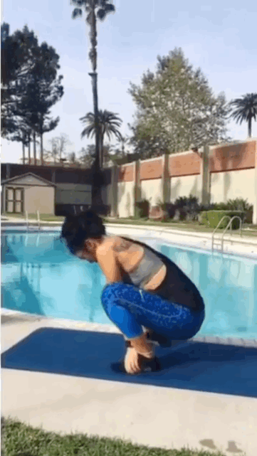 怎么锻炼转腰，左右转腰是很好的放松和热身动作