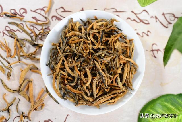 金骏眉多少度水泡，金骏眉适合用多少度水泡（金骏眉和白毫银针用85℃水温）