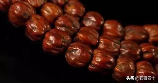文玩手串怎么盘玩最好，八大热门手串正确把玩姿势