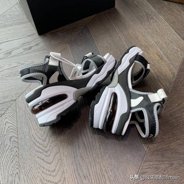 最好穿的粗跟凉鞋推荐，这4双大牌老爹凉鞋看着平平无奇