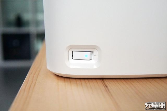 桌面抽屉式收纳盒竖着，桌面整齐不再凌乱