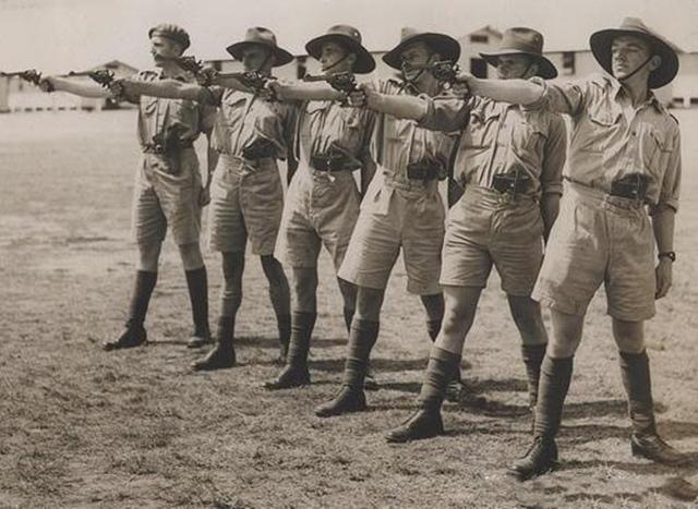 男士超级短裤怎么穿，一双长袜子不能少