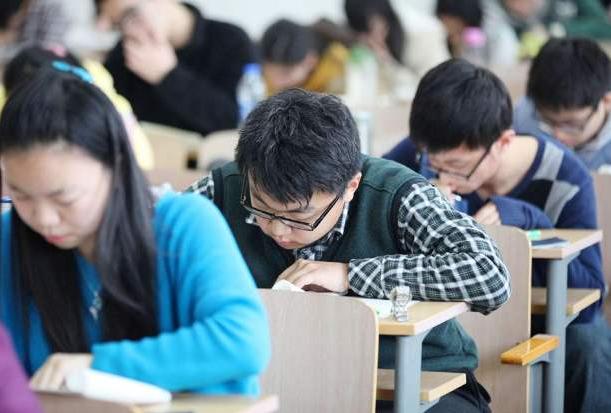 科员级别晋升表，各级别公务员晋升年龄表（公务员法规定科员几年可以晋升）