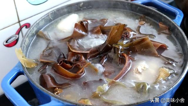 猪骨头汤怎么熬最好喝，大骨头汤这样熬才好喝（骨头汤怎么熬又鲜又浓）